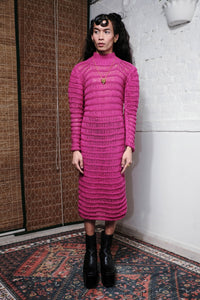COIL HAND KNITTED DRESS IN MAGENTA