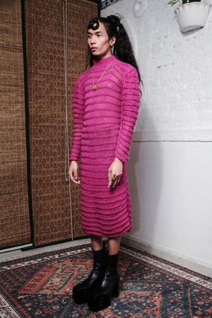 COIL HAND KNITTED DRESS IN MAGENTA