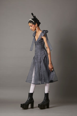FLOW DRESS IN GREY