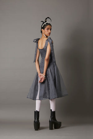 FLOW DRESS IN GREY