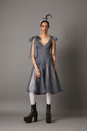 FLOW DRESS IN GREY