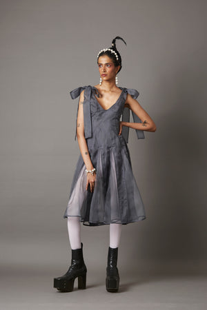 FLOW DRESS IN GREY
