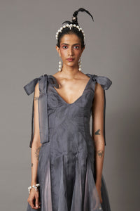 FLOW DRESS IN GREY