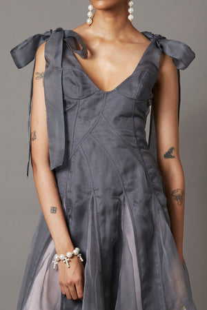 FLOW DRESS IN GREY