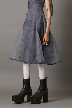 FLOW DRESS IN GREY