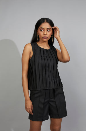 EXPOSED SEAMS VEST