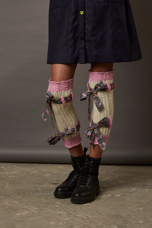 QUOD LEG WARMERS IN ORGANIC WOOL WITH HANDWOVEN BANARASI BROCADE BELTS IN OFF WHITE