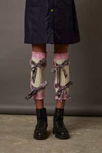 QUOD LEG WARMERS IN ORGANIC WOOL WITH HANDWOVEN BANARASI BROCADE BELTS IN OFF WHITE