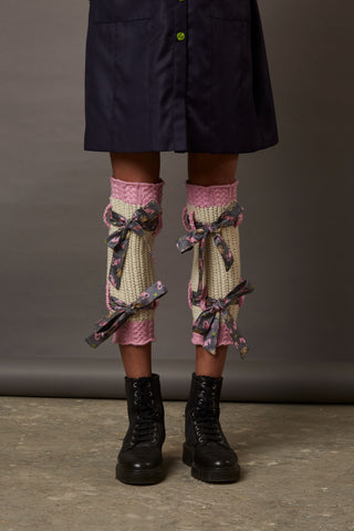 QUOD LEG WARMERS IN ORGANIC WOOL WITH HANDWOVEN BANARASI BROCADE BELTS IN OFF WHITE