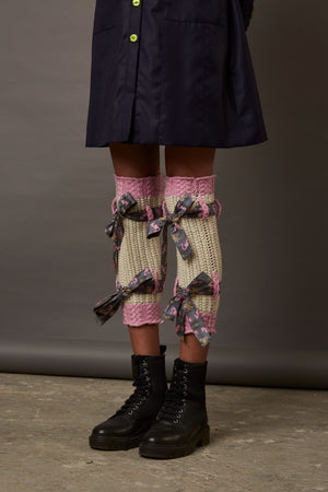 QUOD LEG WARMERS IN ORGANIC WOOL WITH HANDWOVEN BANARASI BROCADE BELTS IN OFF WHITE