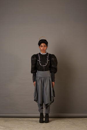 U FRONT BILLOWED BLOUSE WITH HANDWOVEN BANARASI TAPE IN BLACK