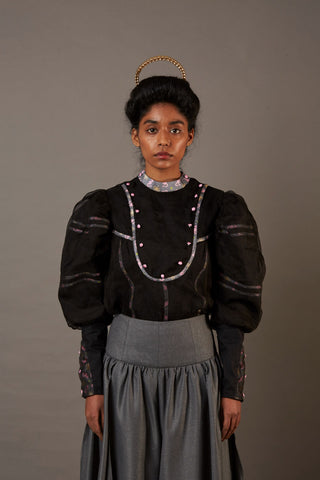U FRONT BILLOWED BLOUSE WITH HANDWOVEN BANARASI TAPE IN BLACK