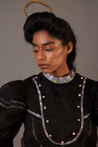 U FRONT BILLOWED BLOUSE WITH HANDWOVEN BANARASI TAPE IN BLACK